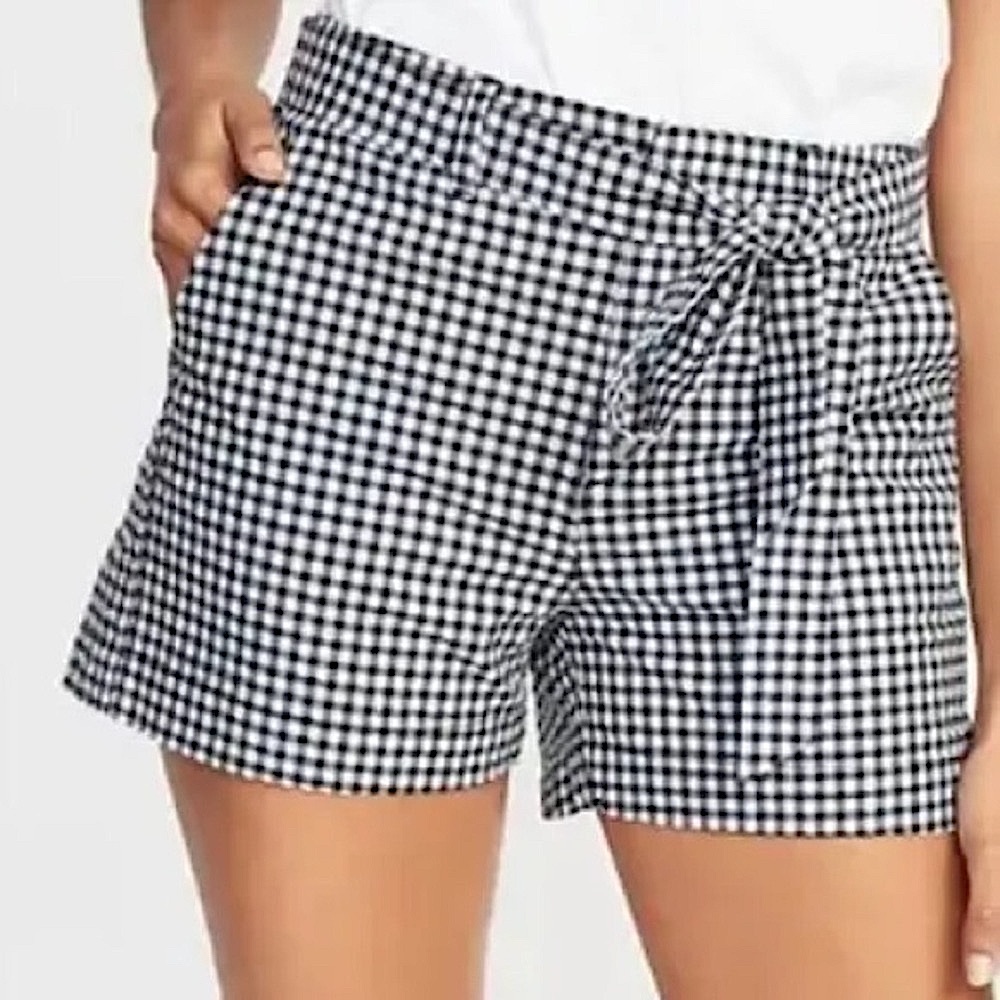 Banana Republic High Waist Black and White Shorts CB218